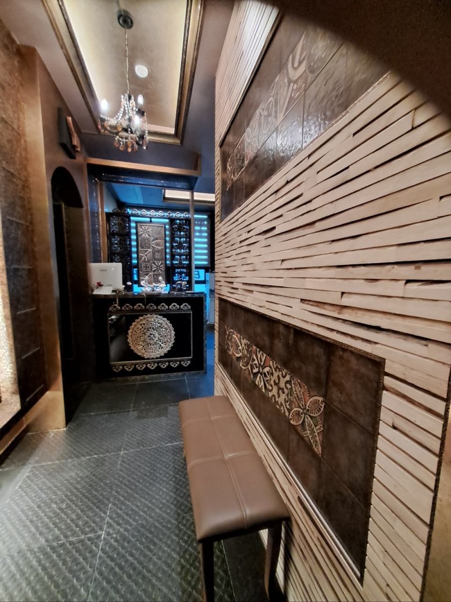 Reception desk and waiting bench at Palm Thai Massage in Haeundae, Busan